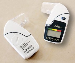 t010a3816a762a63918PIKO-1哮喘肺功能监测仪